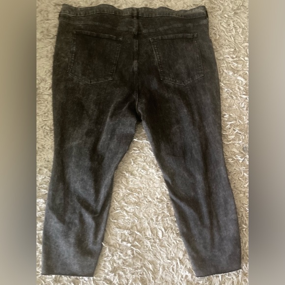 Women’s plus size Old Navy jeans - Picture 7 of 7